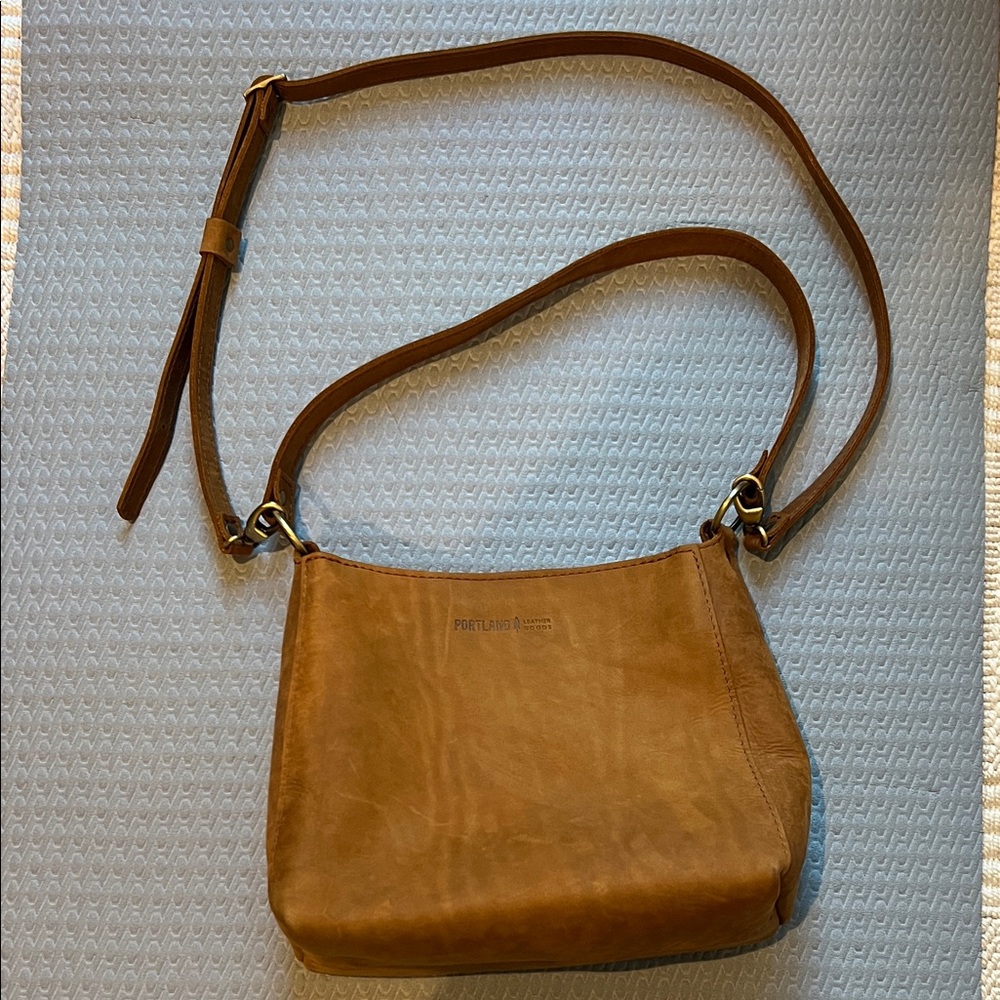 Portland Leather Goods Dakota Triangle Bag